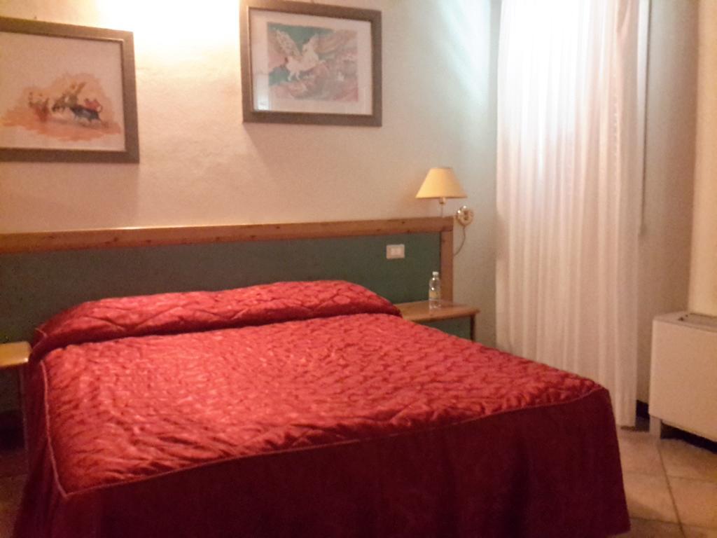 Locanda Del Re Sole Ferrara Pokój zdjęcie